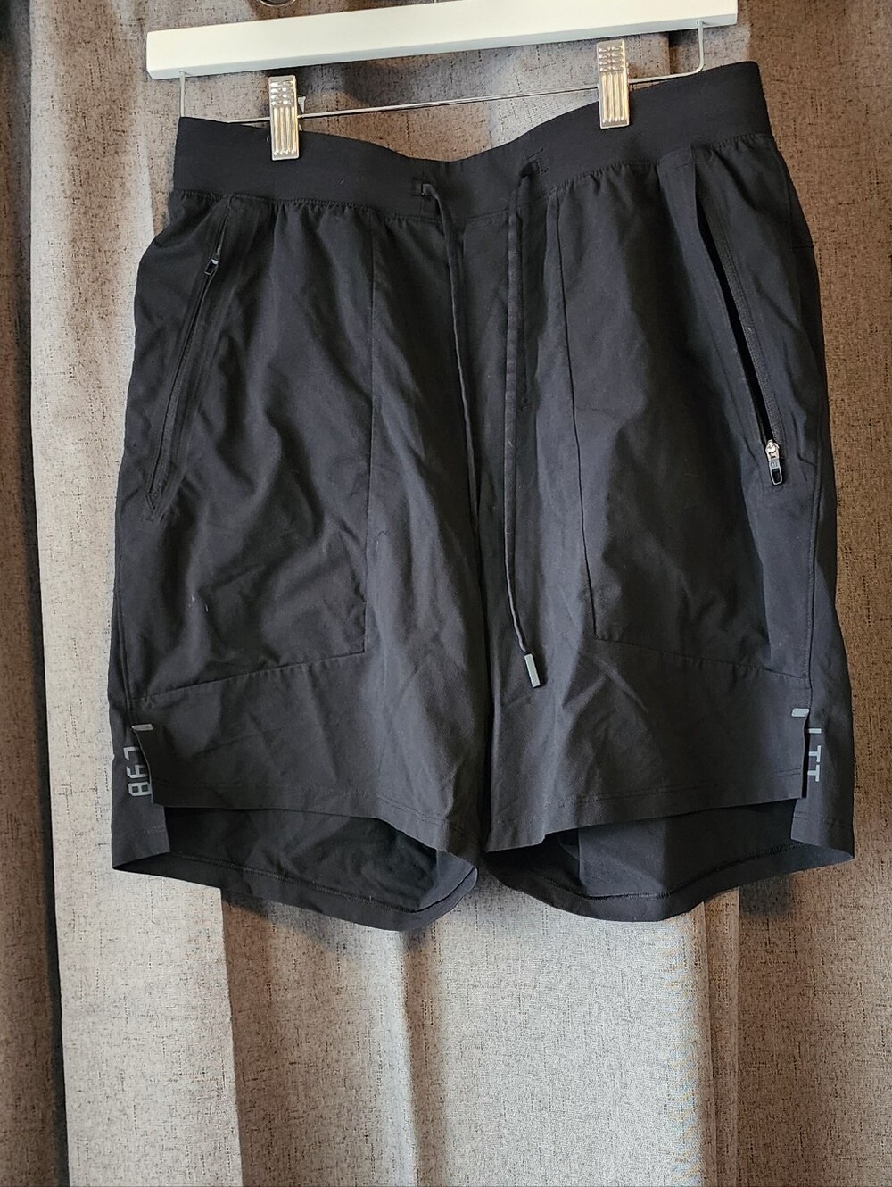 Lululemon License to Train Shorts Men’s Medium Black Zip Pockets, Athleisure